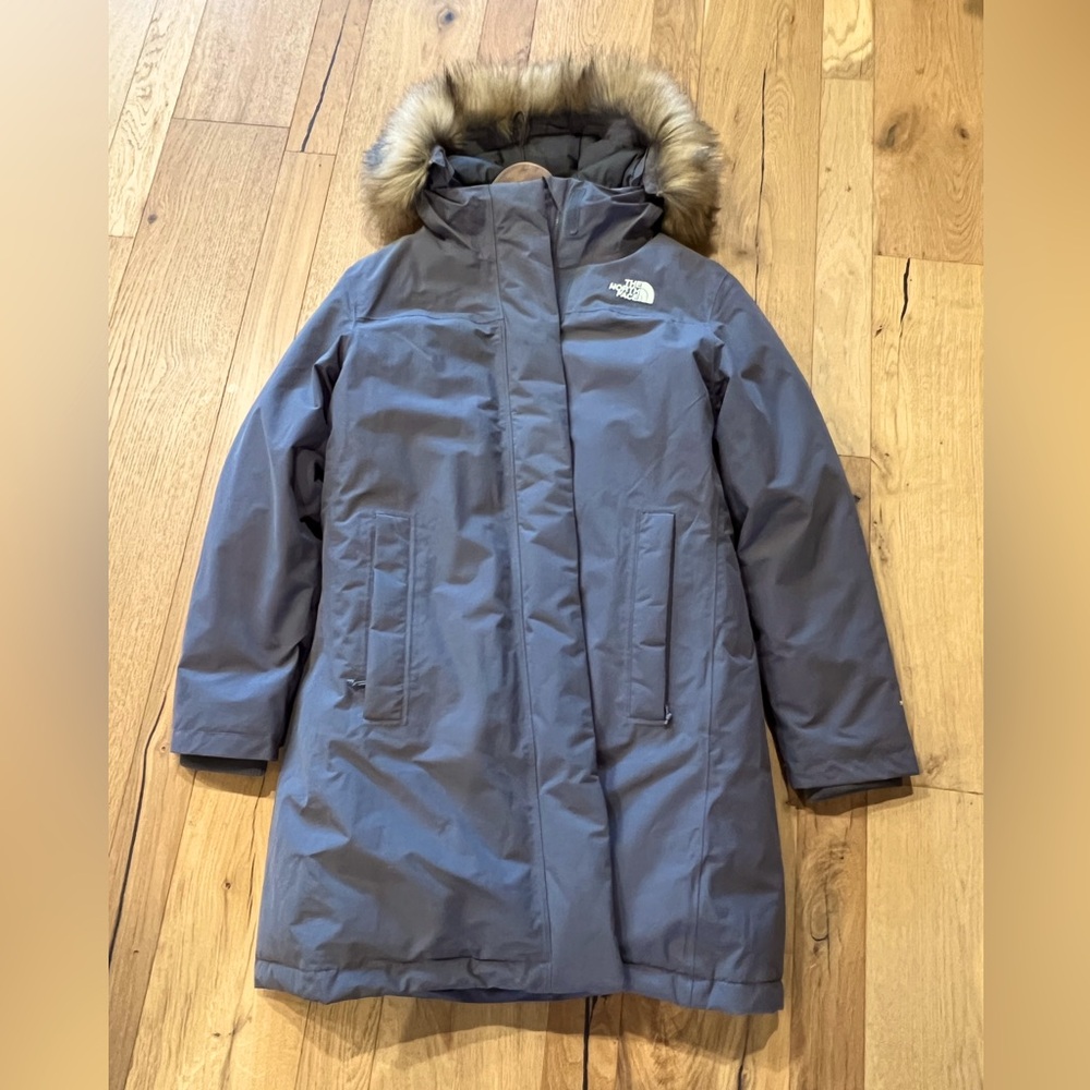 Authentic Northface women’s artic parka with down fill like brand new XL